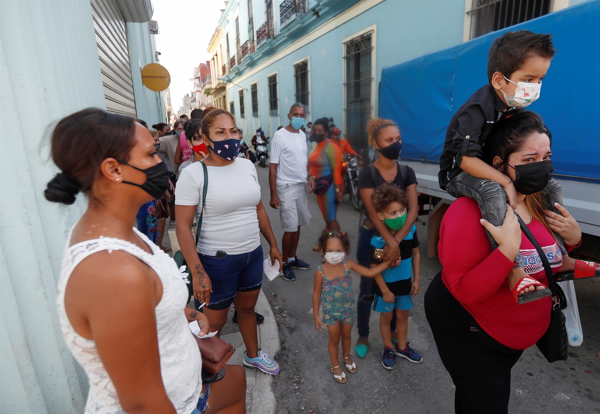 Bajo represión y apagón de Internet, las protestas siguen en Cuba por segundo día consecutivo