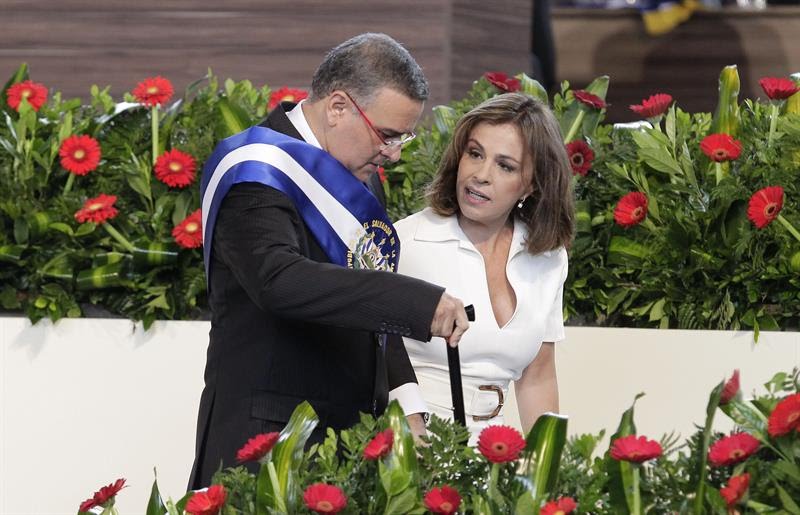 Ortega blinda a Mauricio Funes y familia con nacionalidad nicaragüense