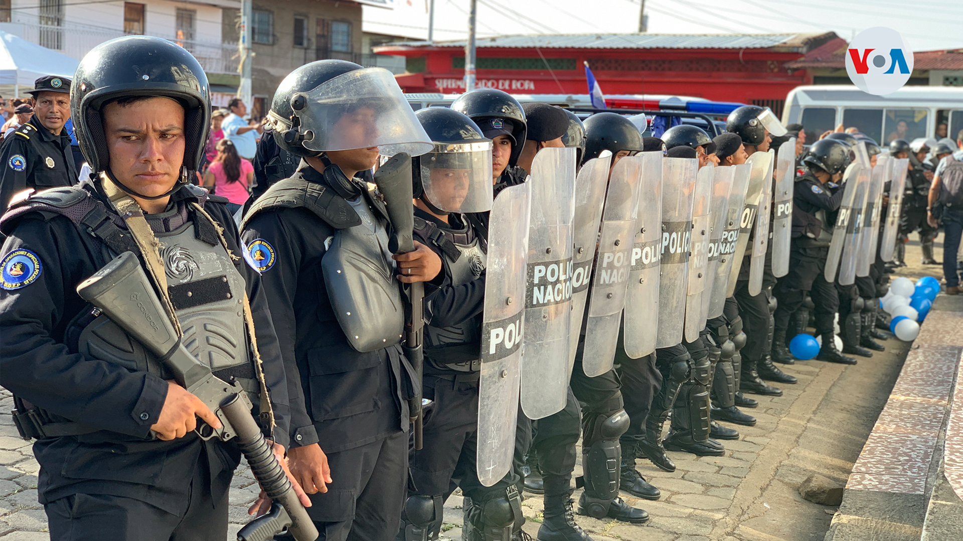Policía detiene y luego libera a 10 opositores al régimen en El Almendro, Río San Juan