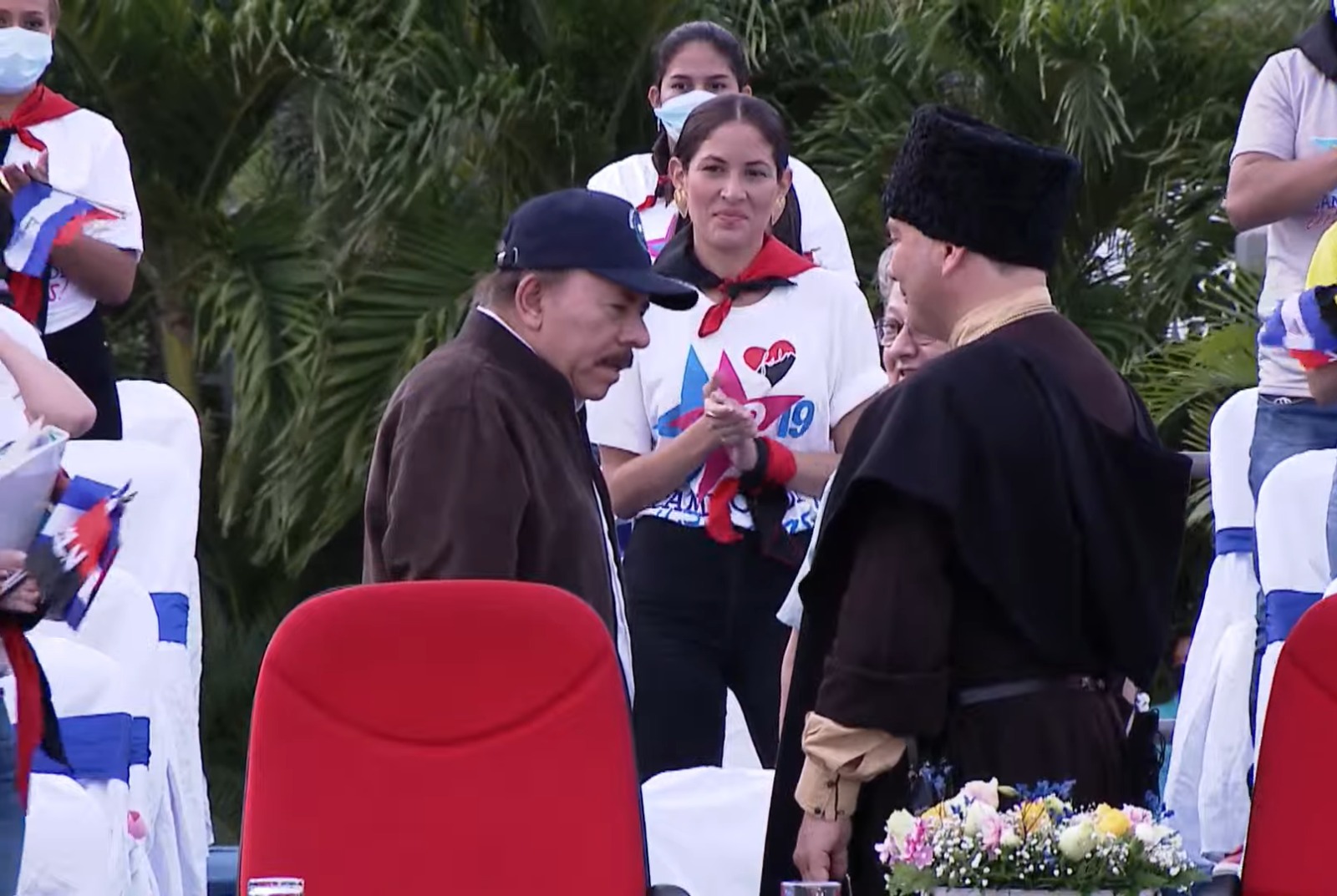 Ortega devaluado: Un canciller de un país no reconocido es el único invitado internacional en el acto del 42 aniversario de la Revolución