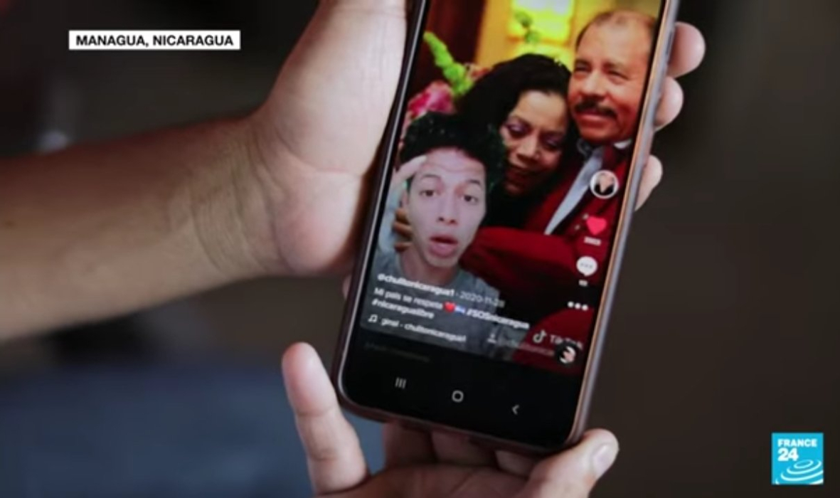 Policía Orteguista allana la casa del «tiktoker» Kevin Monzón, crítico de la dictadura
