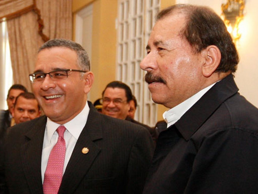 “Voy con todo… más que jaque mate”, los tuits de victoria del expresidente prófugo de El Salvador