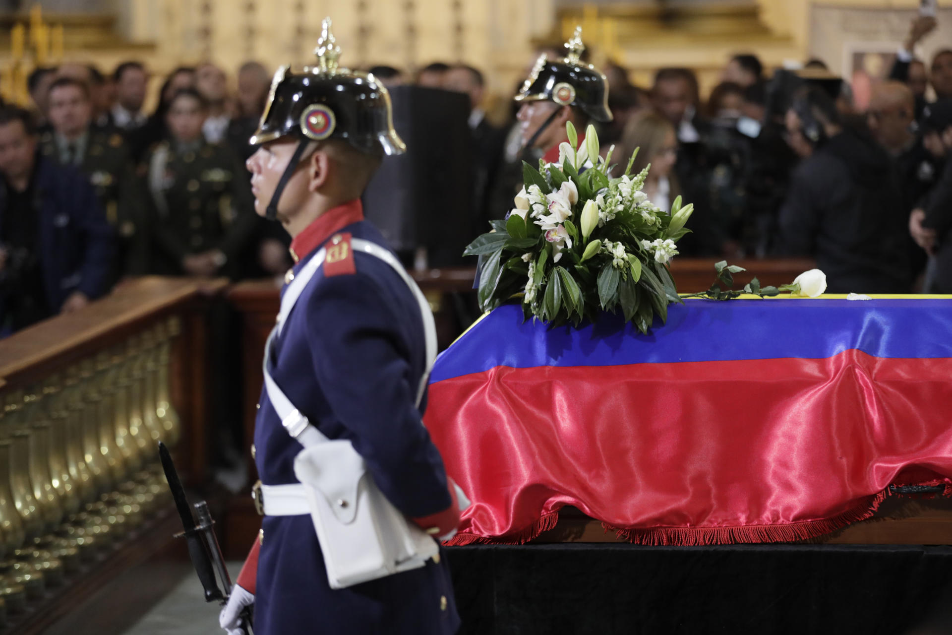 Con una misa solemne y todos los honores, Colombia dice adiós a Miguel Uribe Turbay