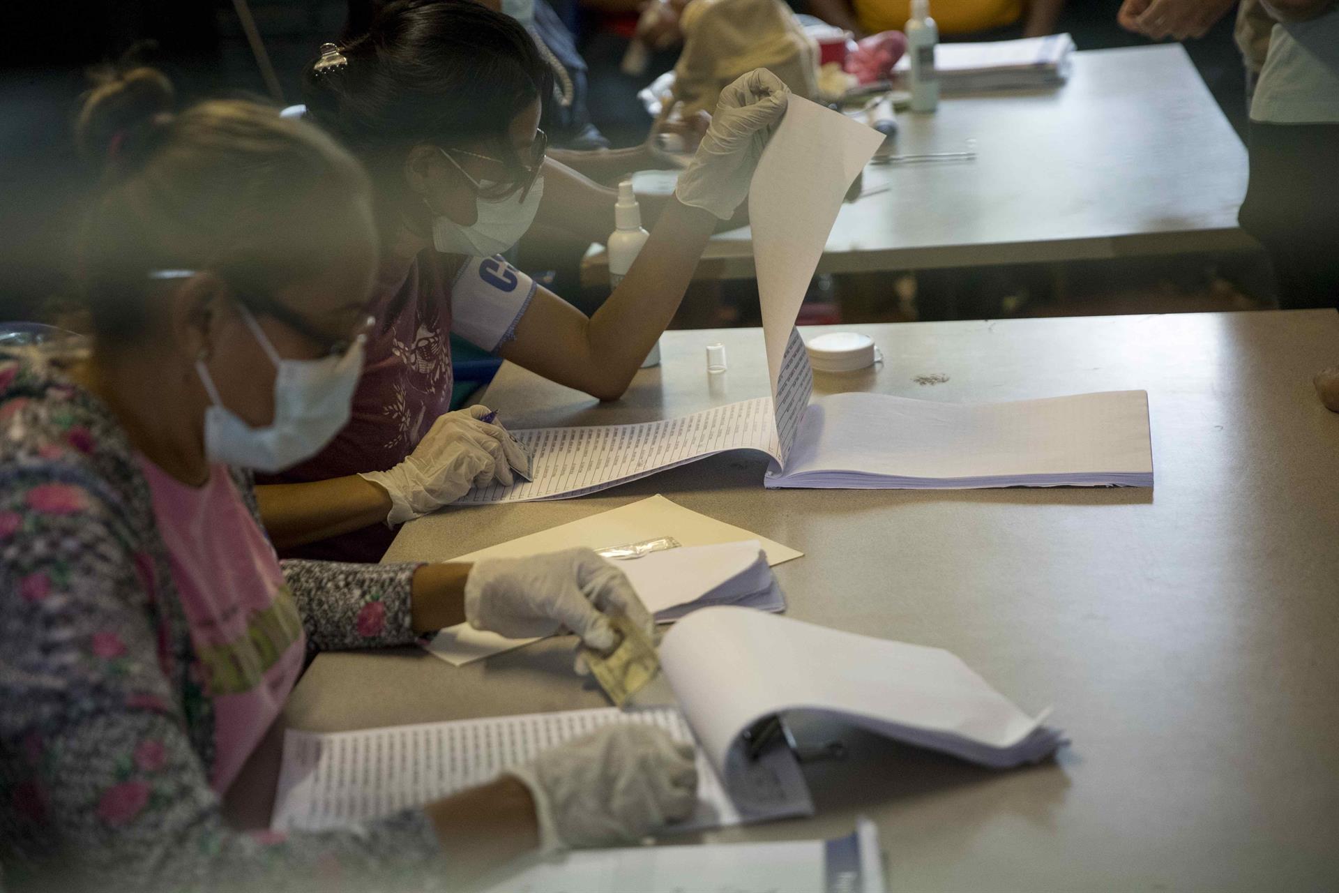 Arrancó la verificación ciudadana en medio de críticas, arrestos, desencanto y movidas políticas