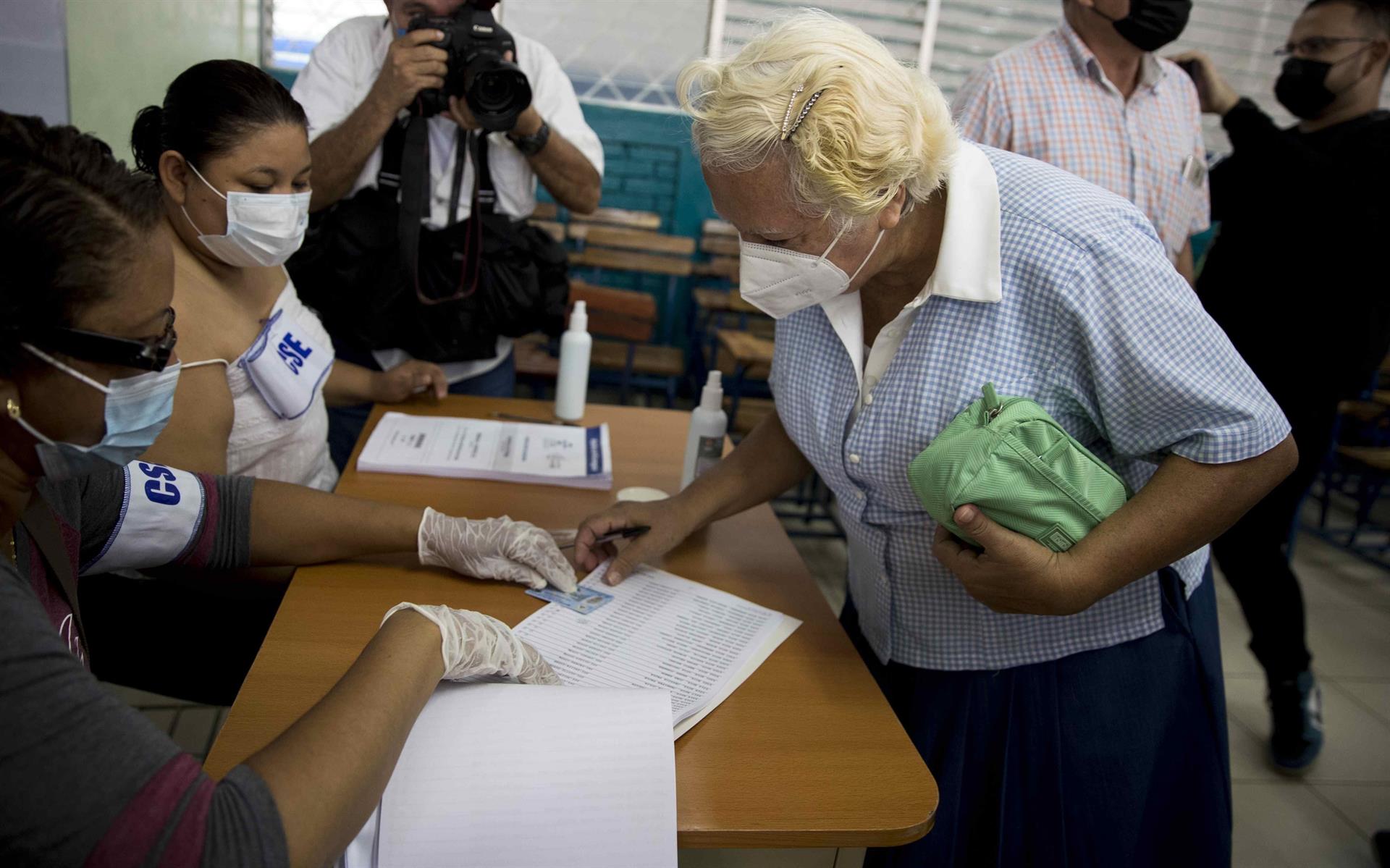 Verificación ciudadana bajo control partidario, intimidación y confusión por eliminación de Centros de Votación
