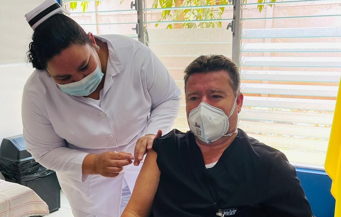 Minsa amenaza con cárcel y cancelación de licencia médica al neumólogo Jorge Miranda