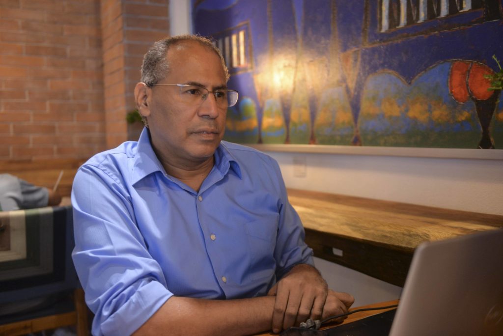 Policía Orteguista detiene al politólogo José Antonio Peraza de la UNAB
