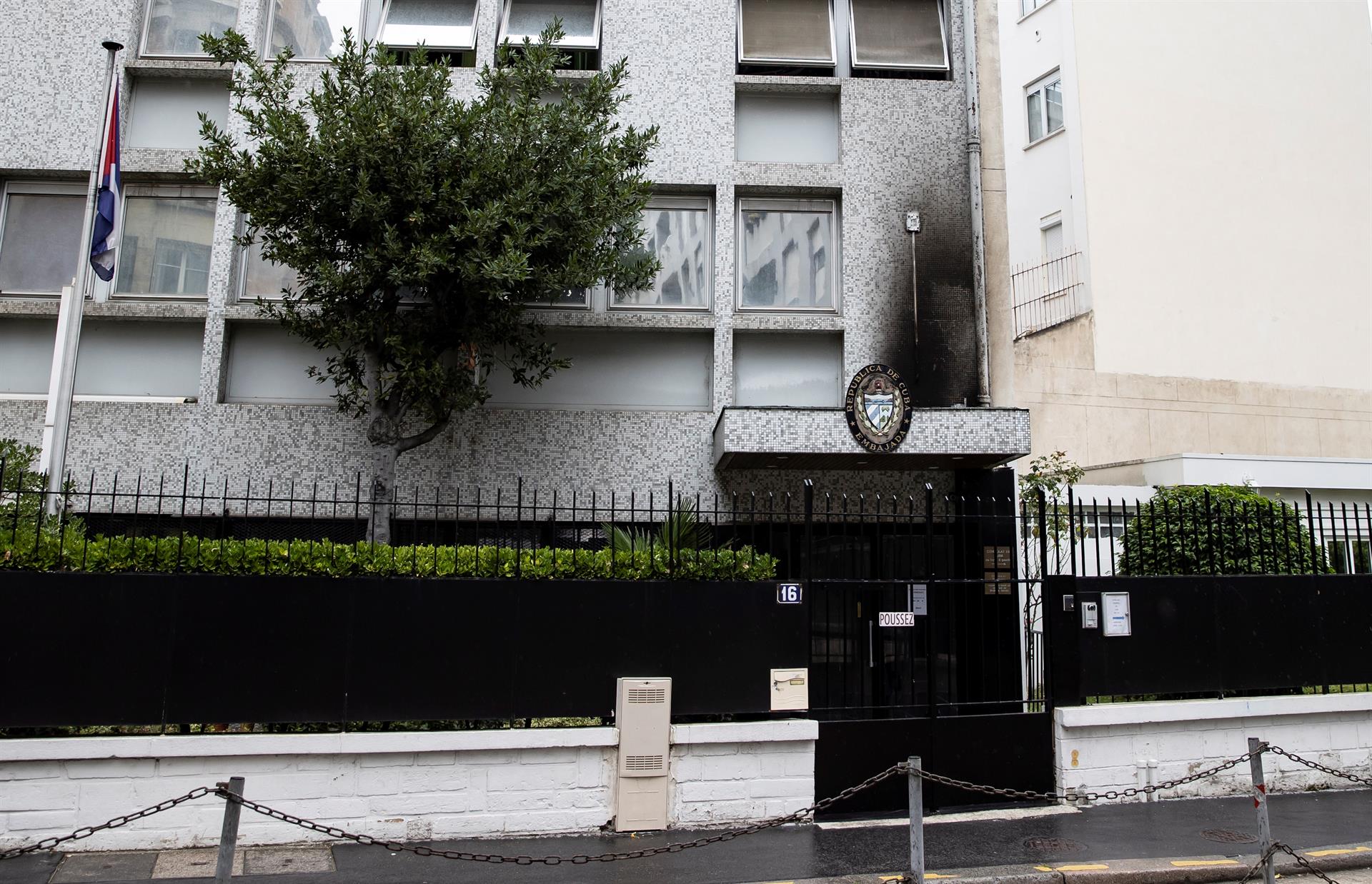 La Embajada de Cuba en París, atacada con cócteles molotov