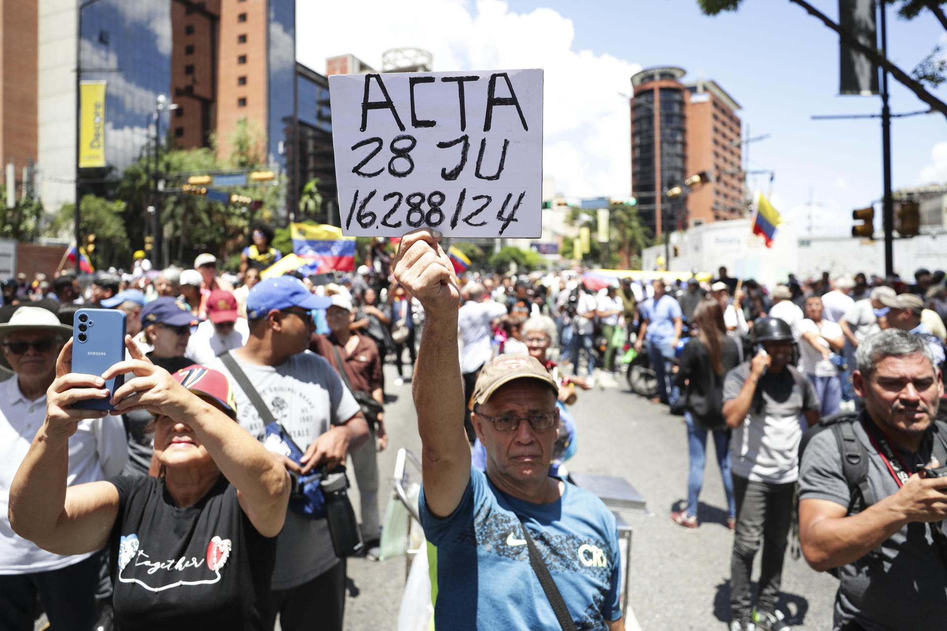 Excarcelados 30 adolescentes detenidos tras comicios presidenciales en Venezuela, dice ONG