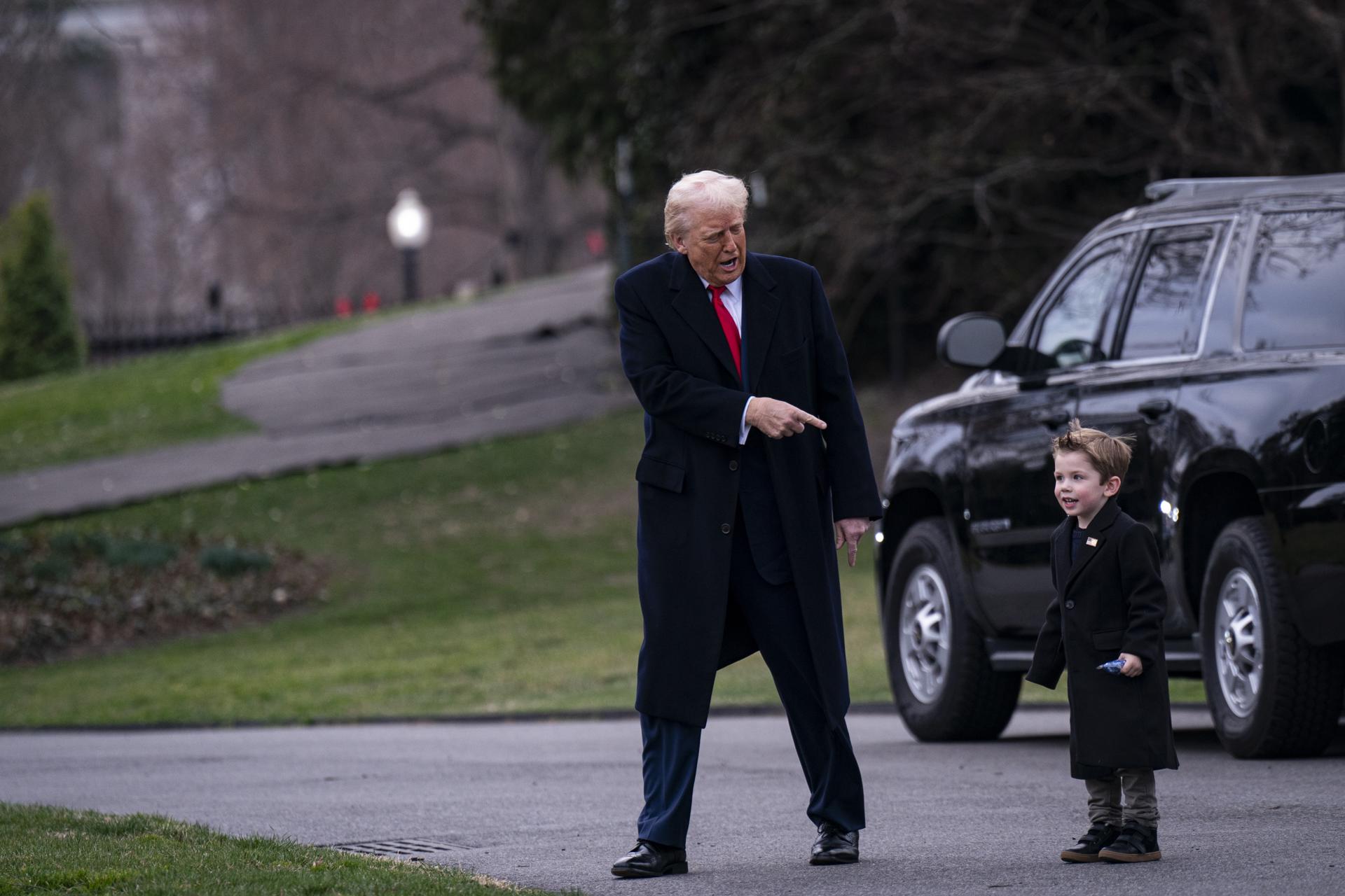 Presidente de Estados Unidos pide a los indocumentados en un video que se «autodeporten» antes de ser arrestados