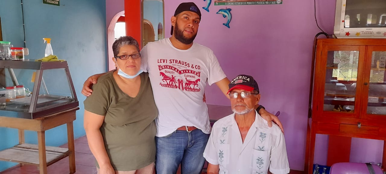 Exreo político y su familia se entregan a Migración de Estados Unidos, tras ser secuestrados dos veces