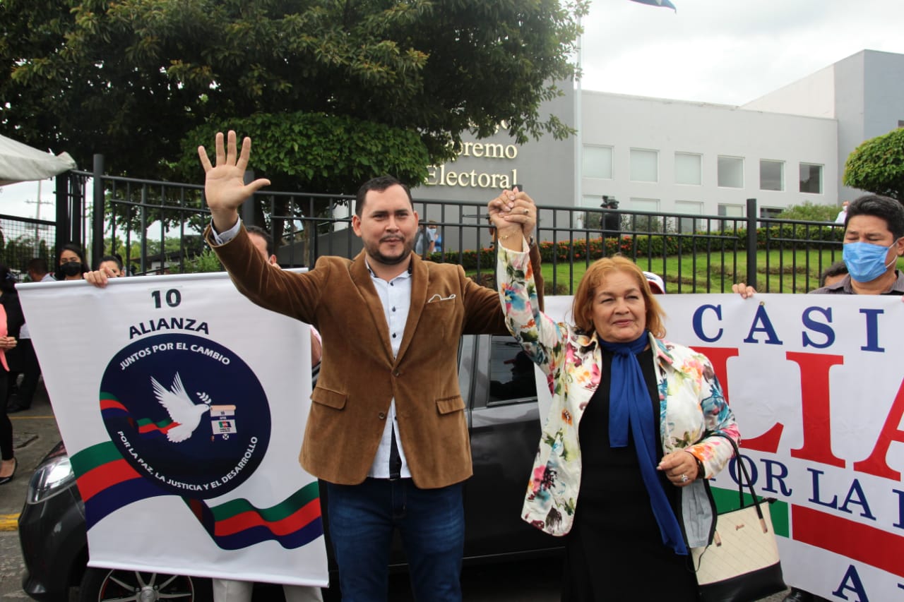 Un abogado de 29 años es el candidato a la Presidencia por APRE