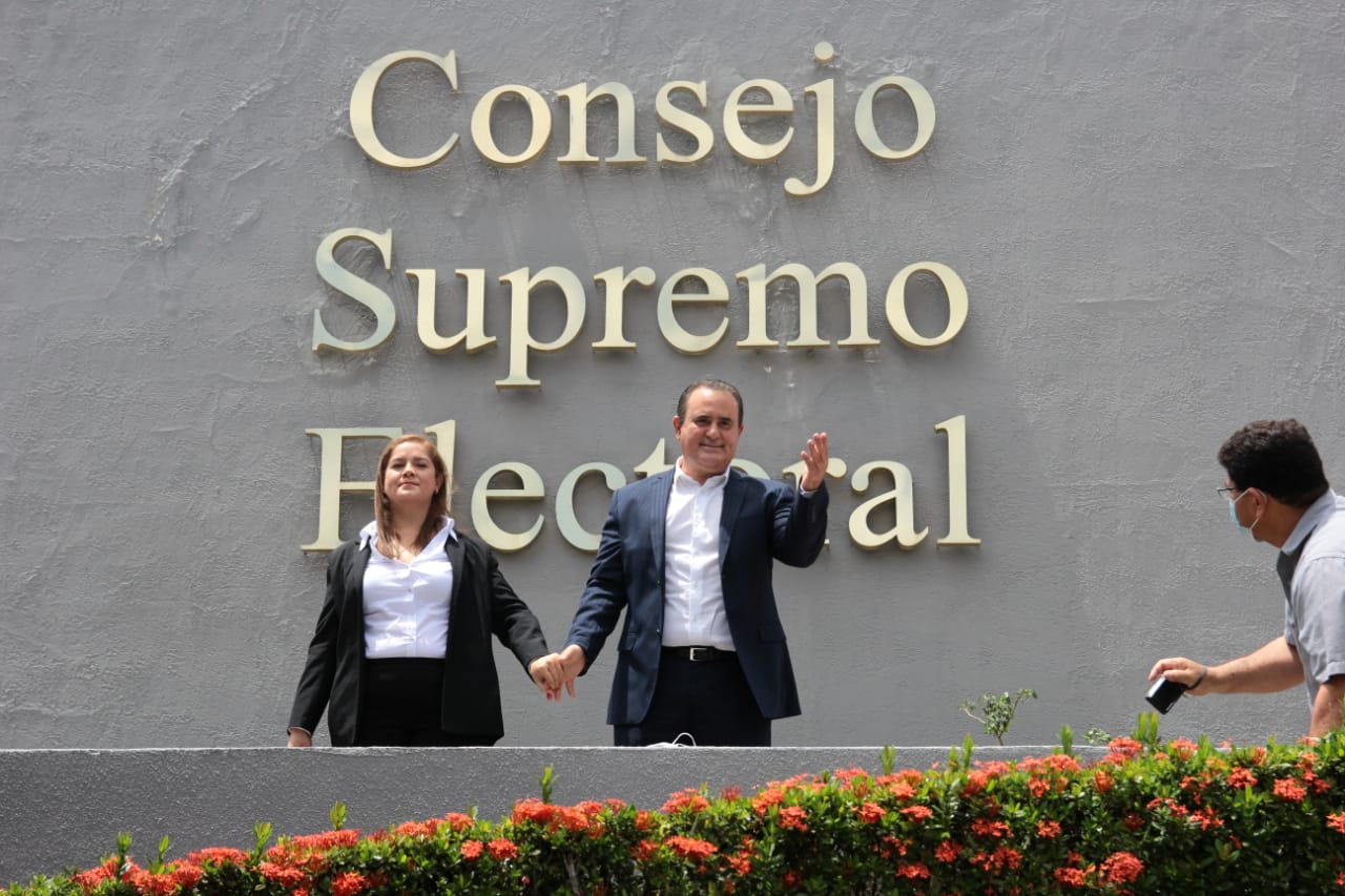 ALN presenta candidatos sin credenciales políticas y se niega a hablar con los periodistas