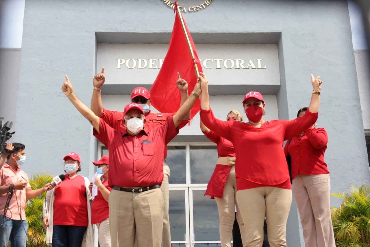 Milton Arcia, el “candidato de la plata bien habida”, se inscribe como fórmula del PLC