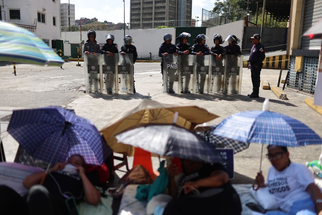 Familiares de presos políticos se unen a huelga de hambre en Caracas para pedir liberación