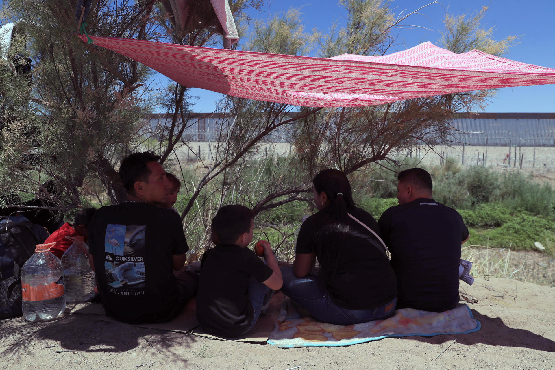 La ola de calor azota a los migrantes varados en la frontera México-EEUU con 40 grados