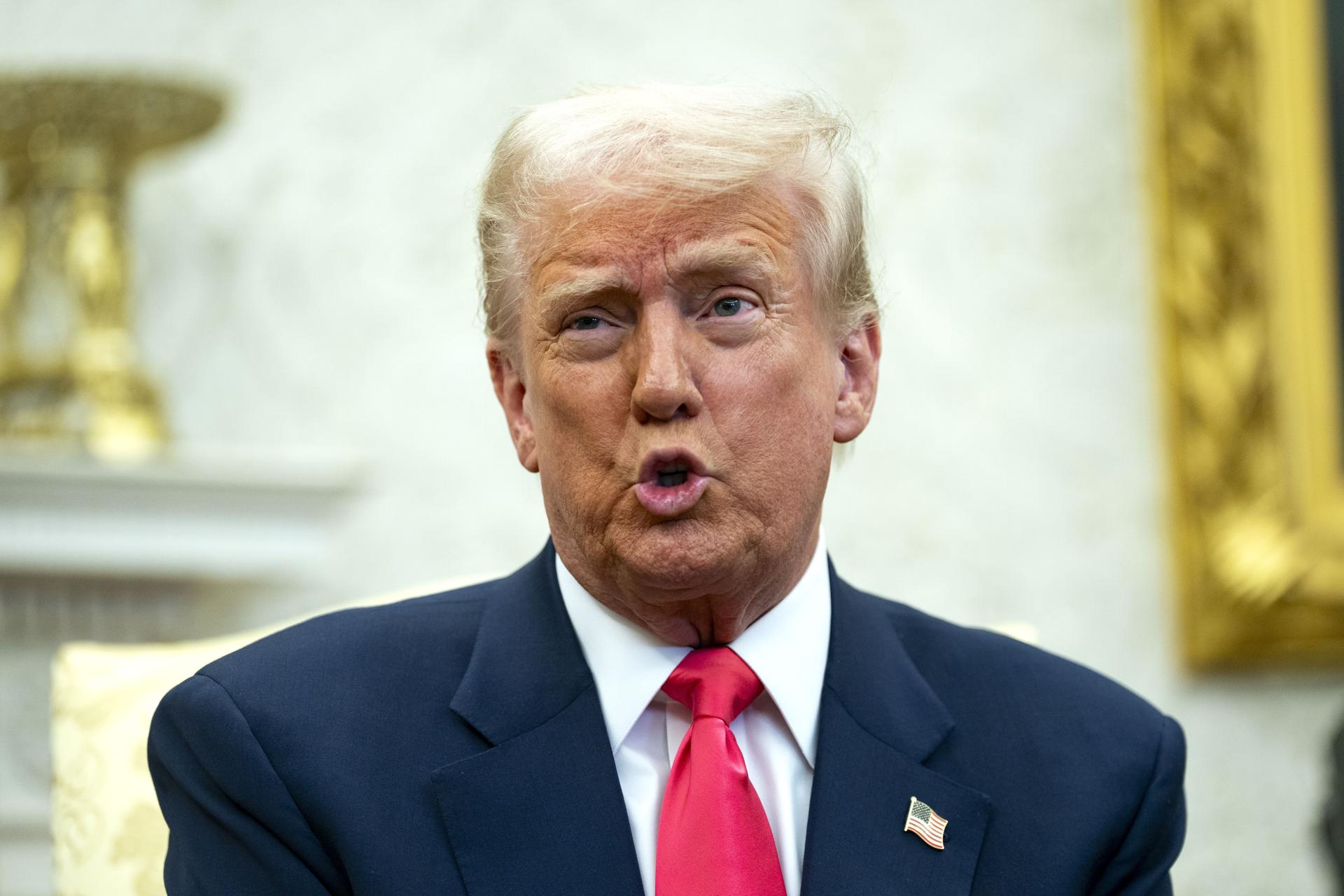Trump llama «lunático» al juez que trató de bloquear el envío de venezolanos a El Salvador