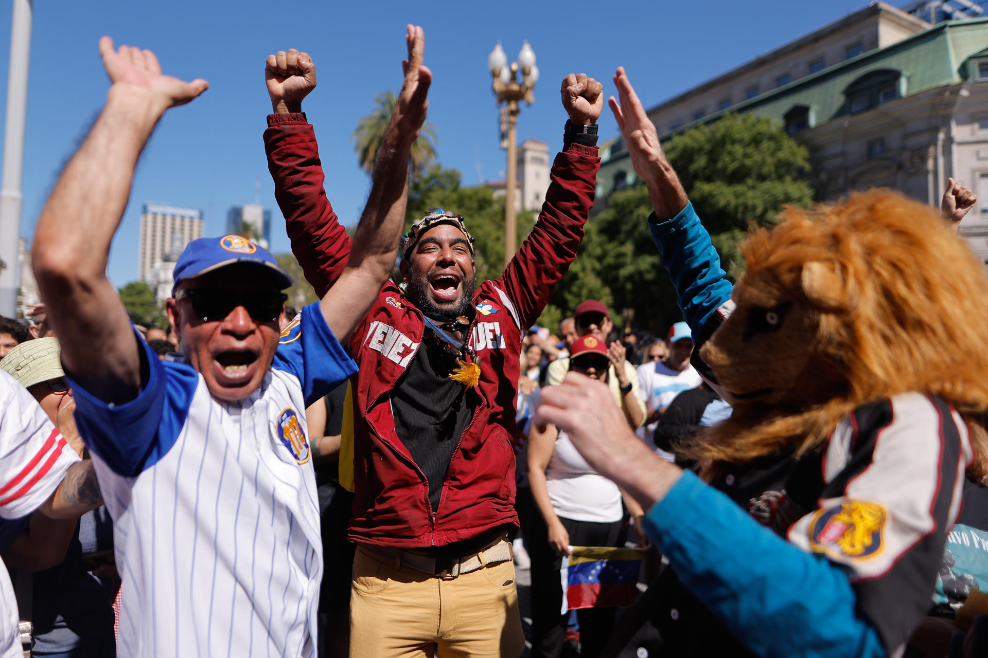 Cientos de venezolanos van a Plaza de Mayo de Buenos Aires para apoyar a González Urrutia
