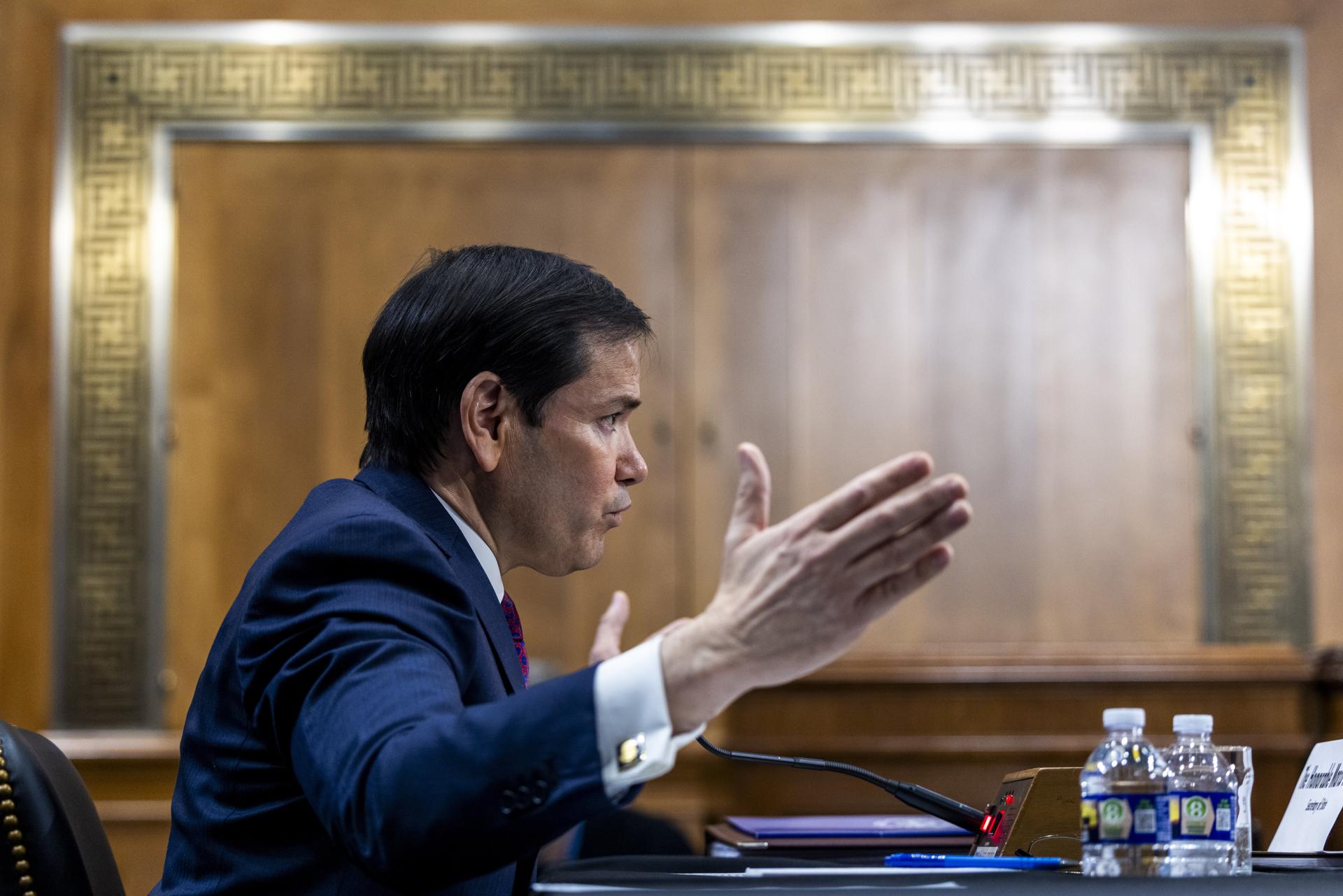 Rubio sugiere negociaciones con Argentina para que acepte migrantes deportados de EE.UU.