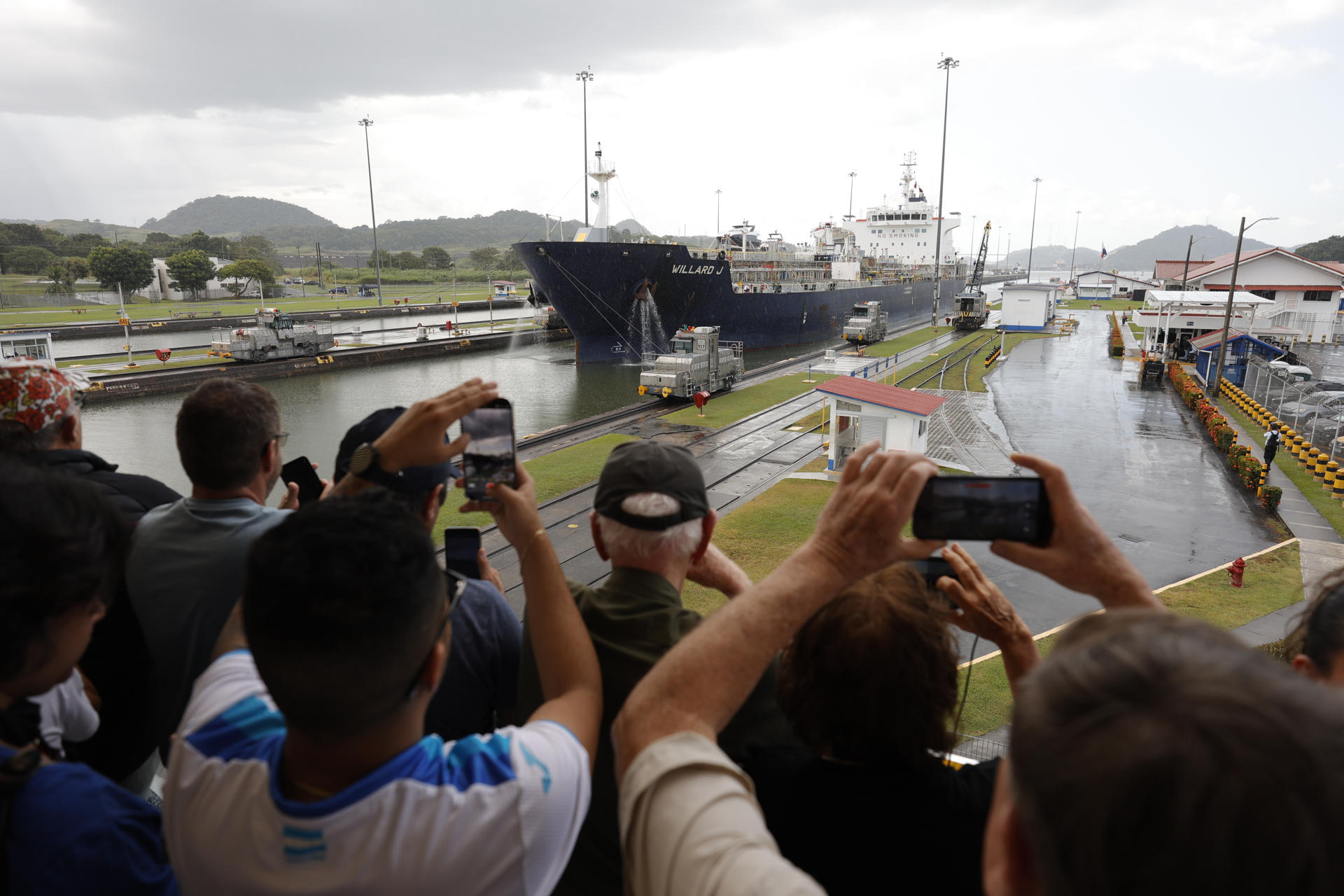 El Canal de Panamá dice a sus empleados: «Somos una institución 100% panameña»