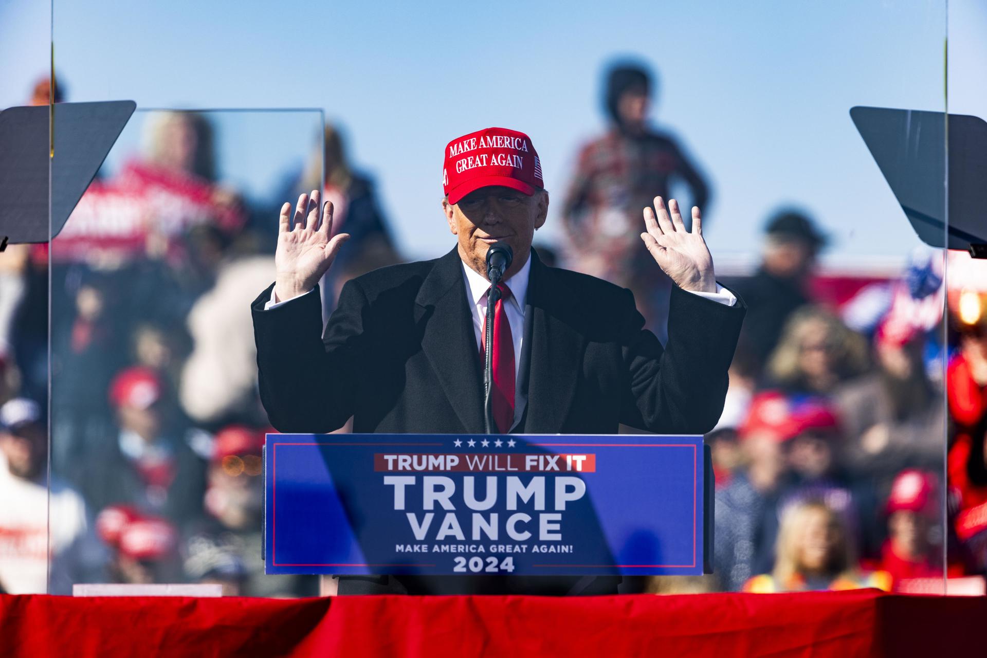 Trump dice que México y Canadá están «avisados» del lío económico que causan sus migrantes