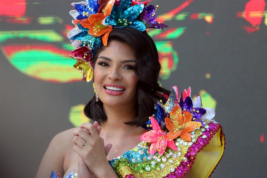 Miss Universo se empapa de cultura y hace obra social en su visita a Bolivia