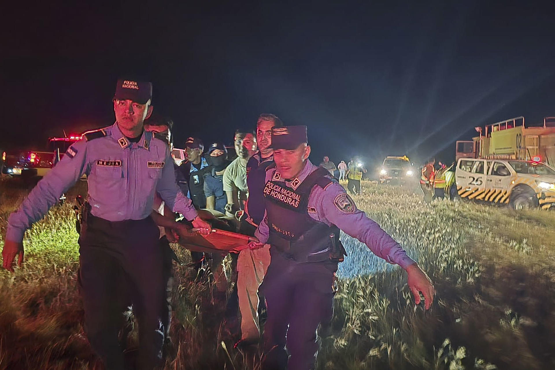 Rescatan último cuerpo de avión que cayó en Caribe de Honduras dejando al menos 13 muertos