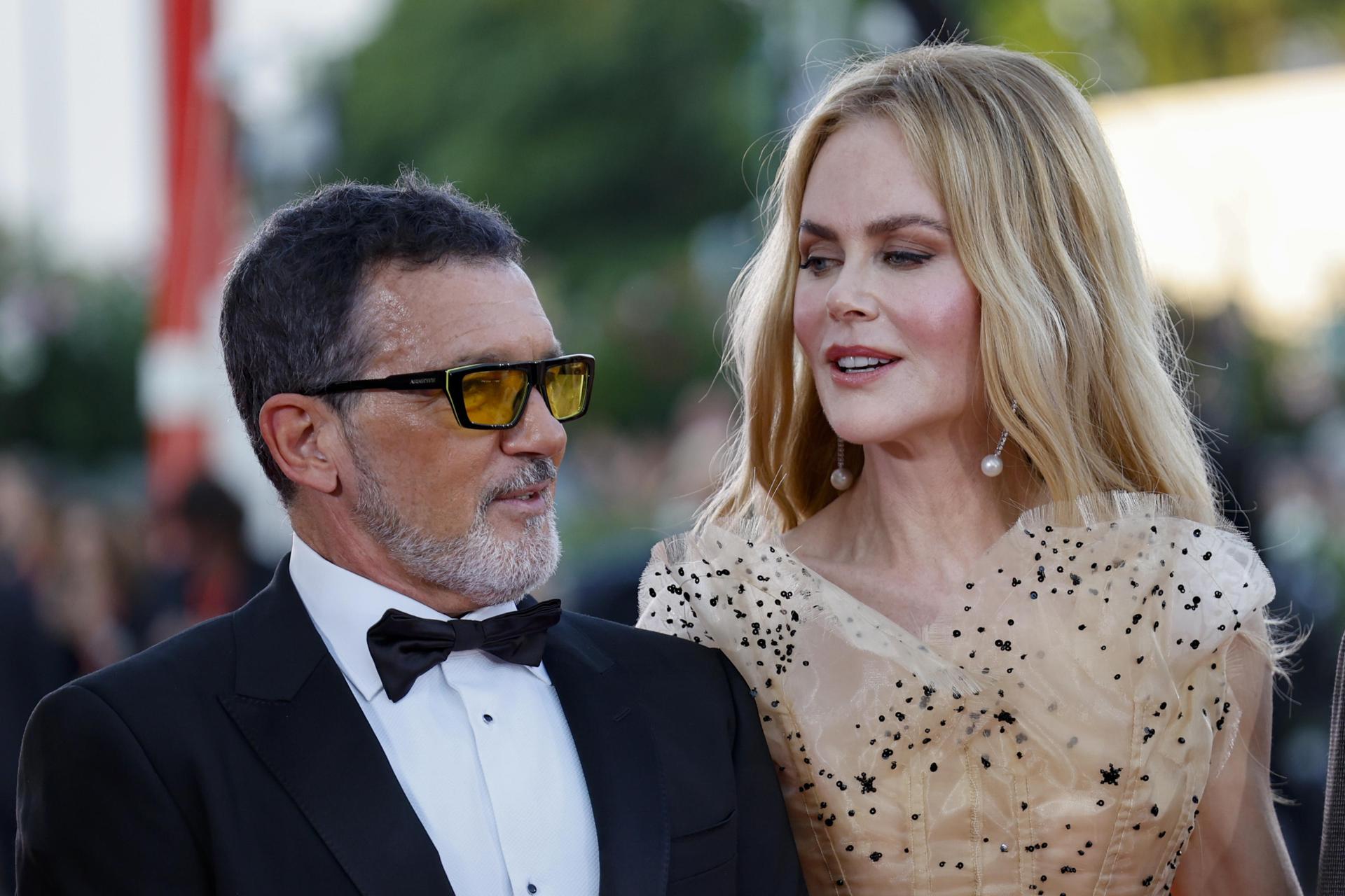 Nicole Kidman cautiva en su regreso la alfombra roja veneciana veinte años después