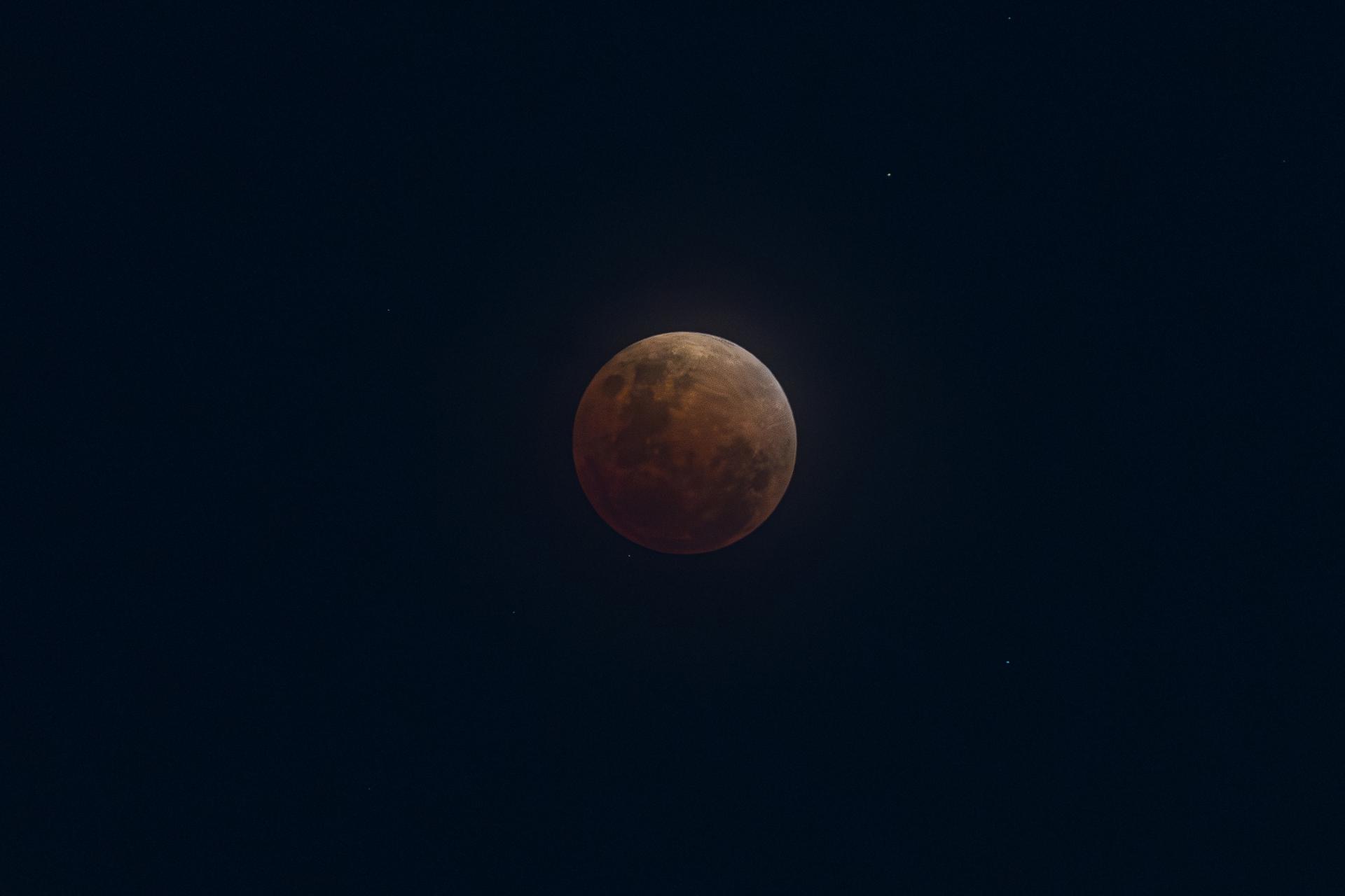 La luna llena, oculta y roja de marzo, un capítulo más de un magnífico año de eclipses
