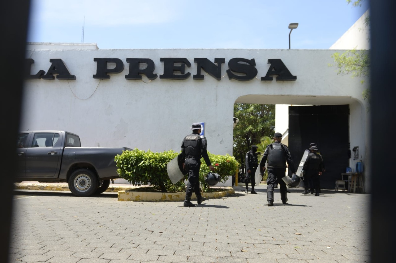 Policía Orteguista asalta el diario La Prensa de Nicaragua