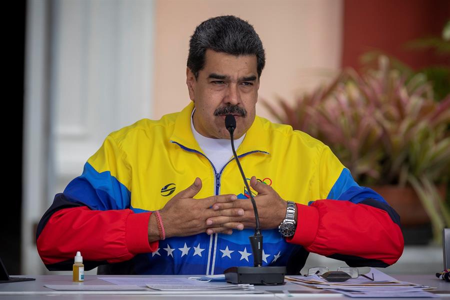 Maduro saluda la firma de un memorándum con la oposición para empezar el diálogo