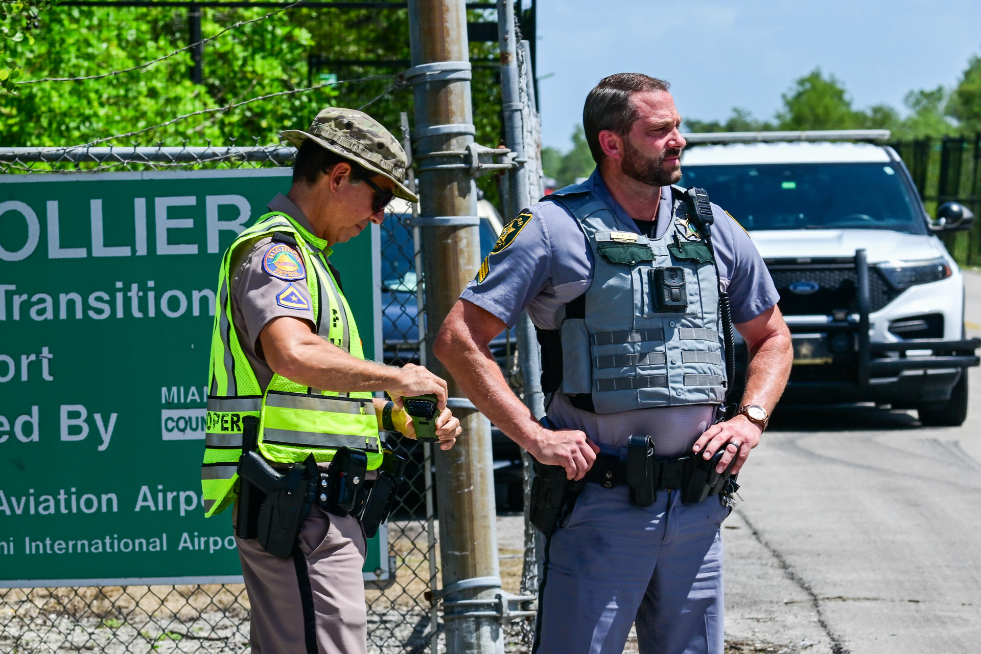 Legisladores denuncian que hay 750 migrantes en jaulas en el ‘Alligator Alcatraz’ de EEUU