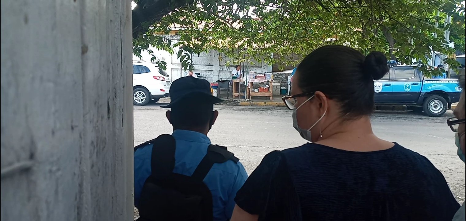 Policía asedia instalaciones de la CPDH por seminario a víctimas de violaciones a derechos humanos