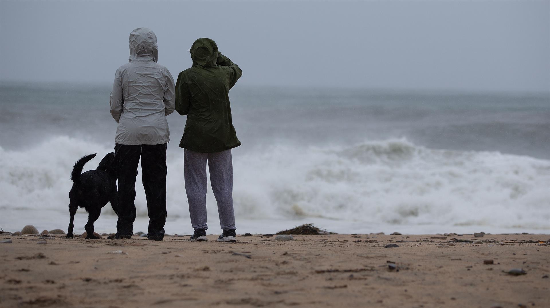 Tormenta Henri se dirige a la costa del noreste de EE.UU. y Biden declara emergencia