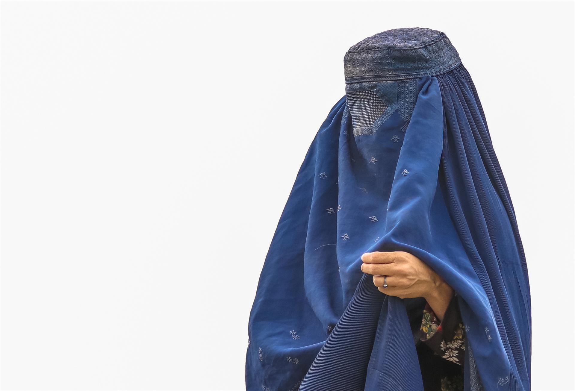 Los derechos de las mujeres se fijarán en el diálogo intraafgano, dicen los talibanes
