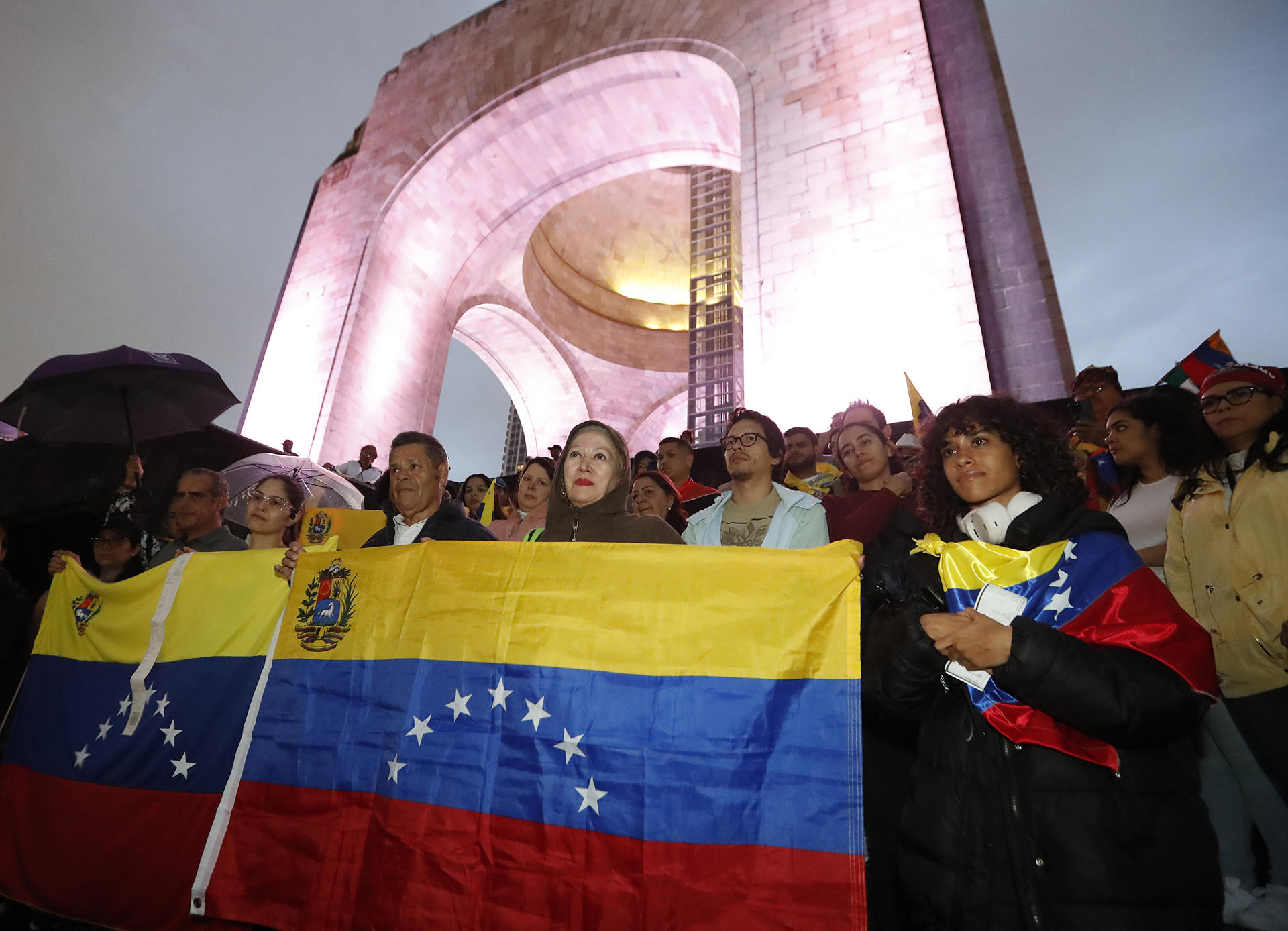 Cientos de venezolanos protestan en Ciudad de México tras un mes de elección presidencial
