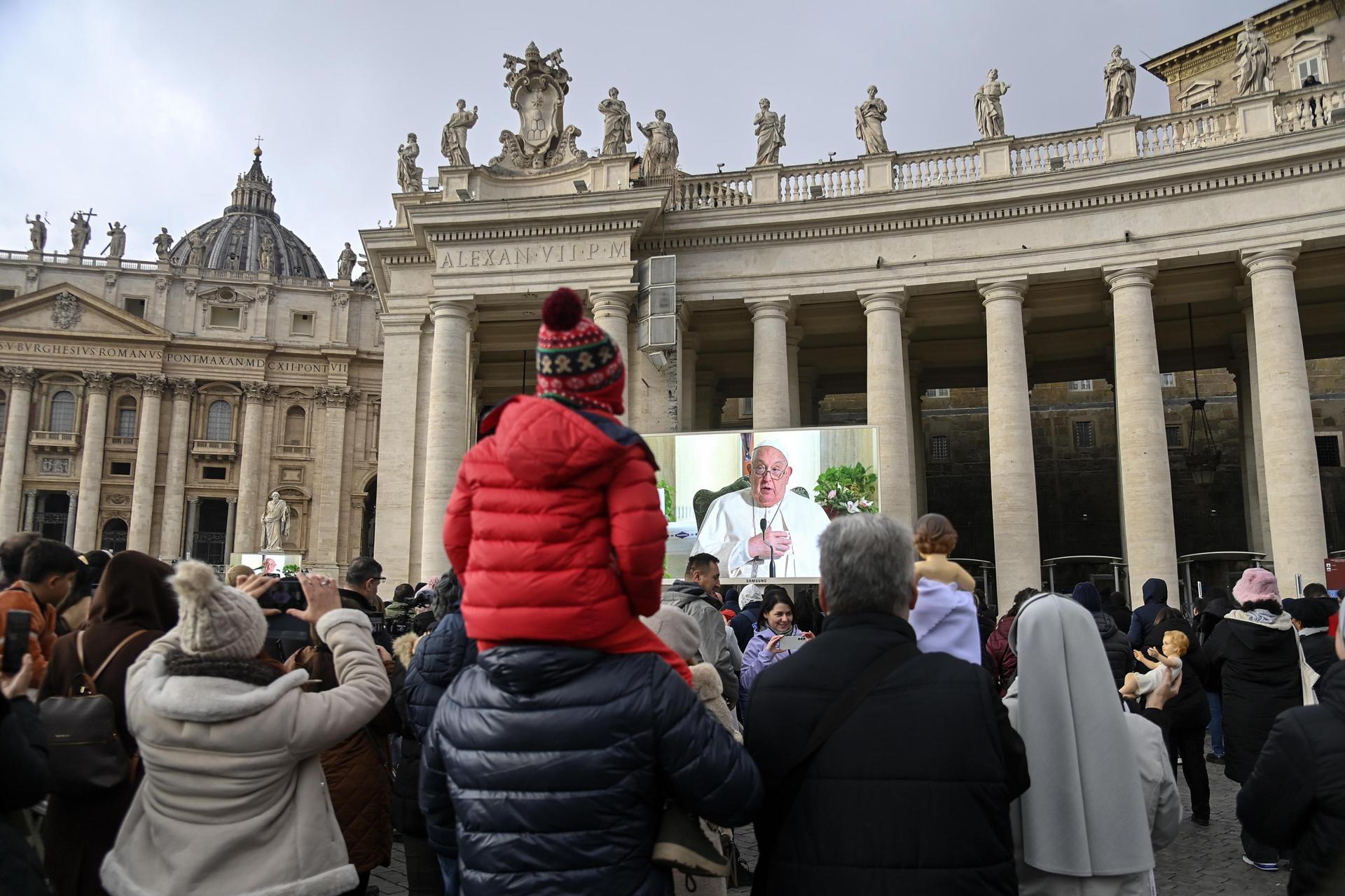 El Papa reza el Ángelus resfriado desde su residencia: «Estoy mejorando»