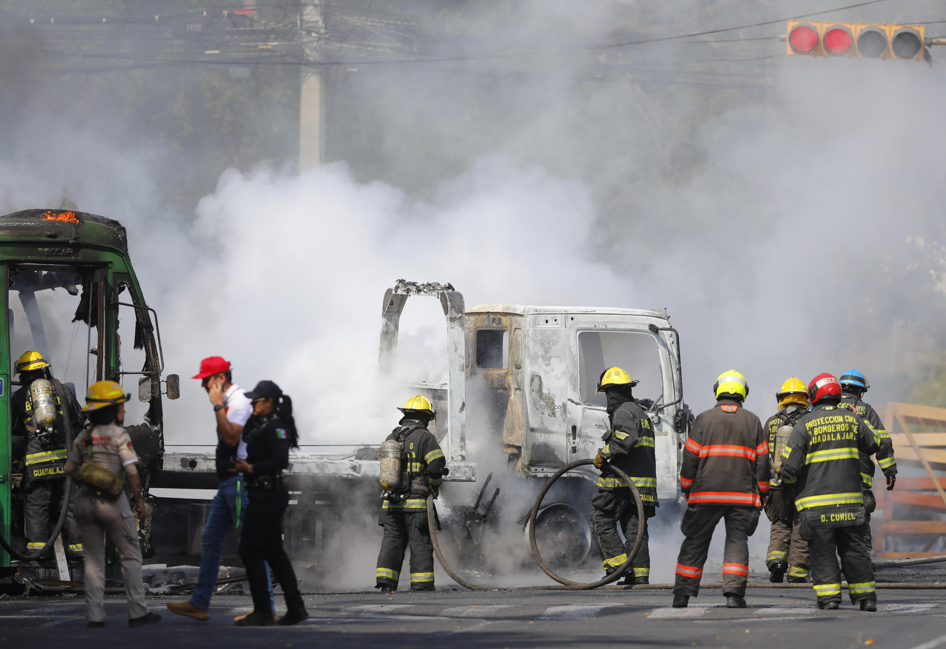 La violencia recorre México tras la muerte de El Mencho en operativo con ayuda de EE.UU.