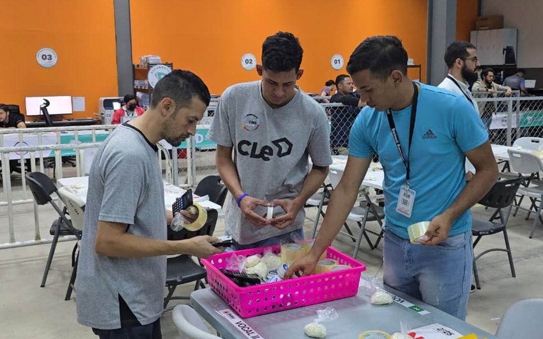 Honduras sigue en escrutinio especial y el presidente del Congreso insiste en un “golpe electoral”
