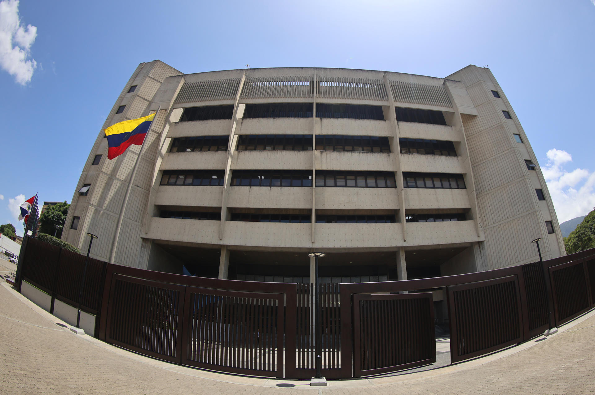 Maduro tilda de cómplices violentos a 11 países que cuestionan la reelección de Maduro