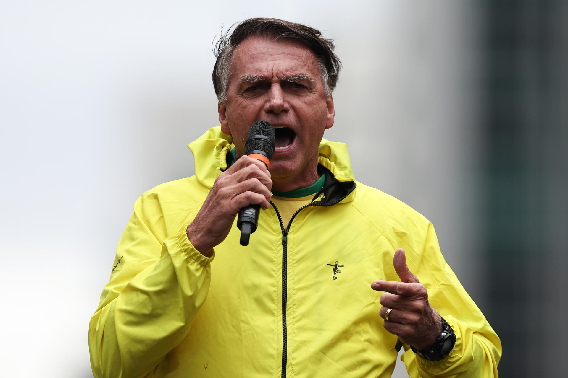 Bolsonaro afirma que su estado de salud es «estable» en una publicación desde el hospital