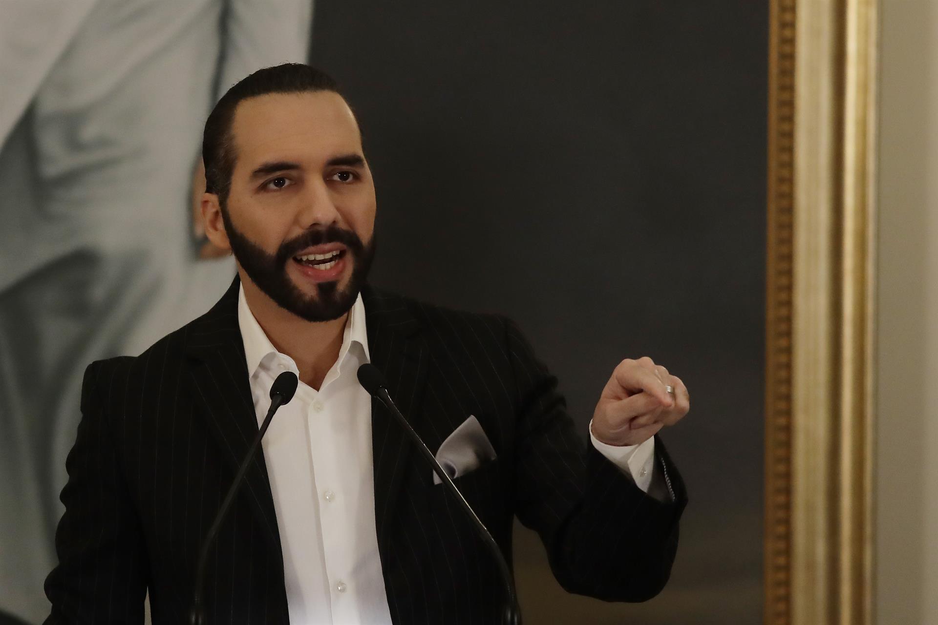 Bukele se describe como el «dictador de El Salvador» en Twitter