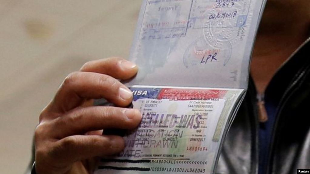Estados Unidos descalificará a solicitantes de residencia si reciben beneficios del gobierno