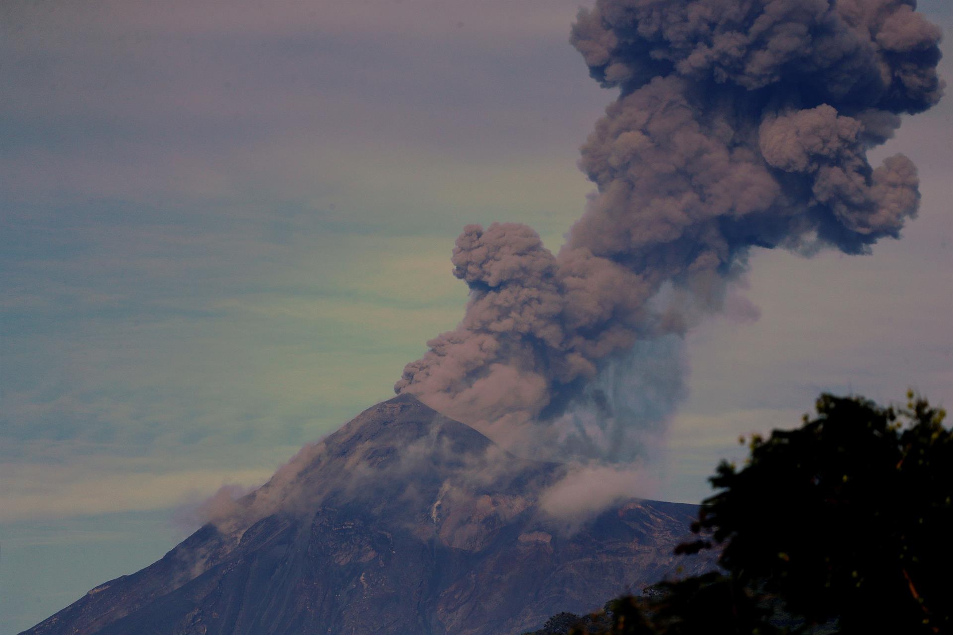 Guatemala, alerta por la erupción del volcán de Fuego, el más activo de Centroamérica