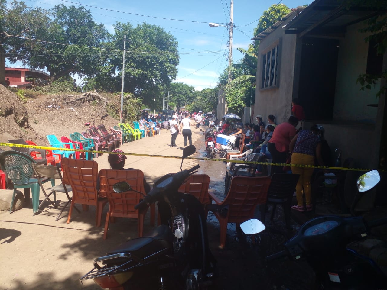 Pobladores de Rivas con cédulas con dirección desactualizada amanecieron en fila, pero no los vacunaron
