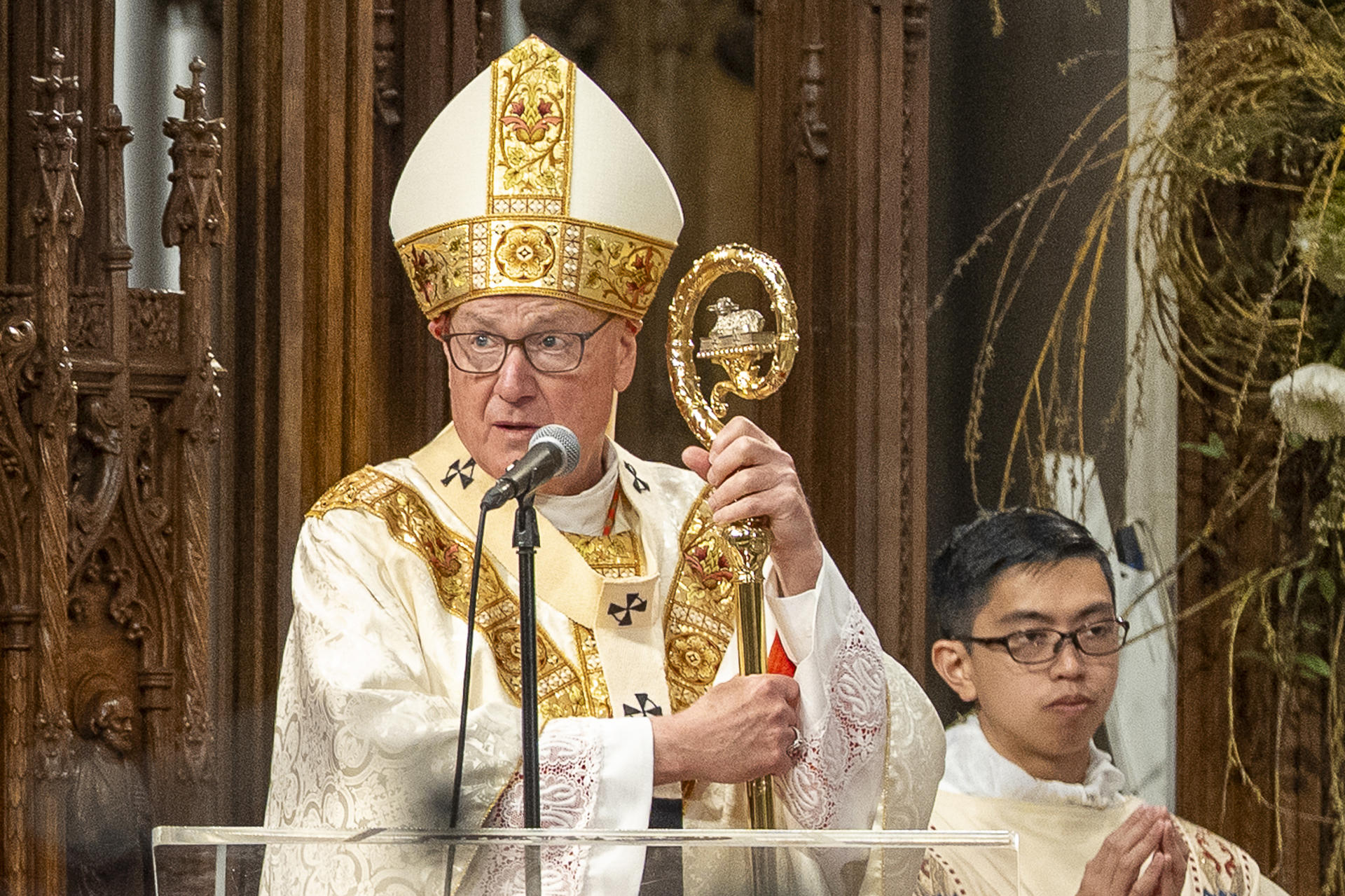 Trump bromea con que él sería un gran papa y se inclina por el cardenal Timothy Dolan, de Nueva York