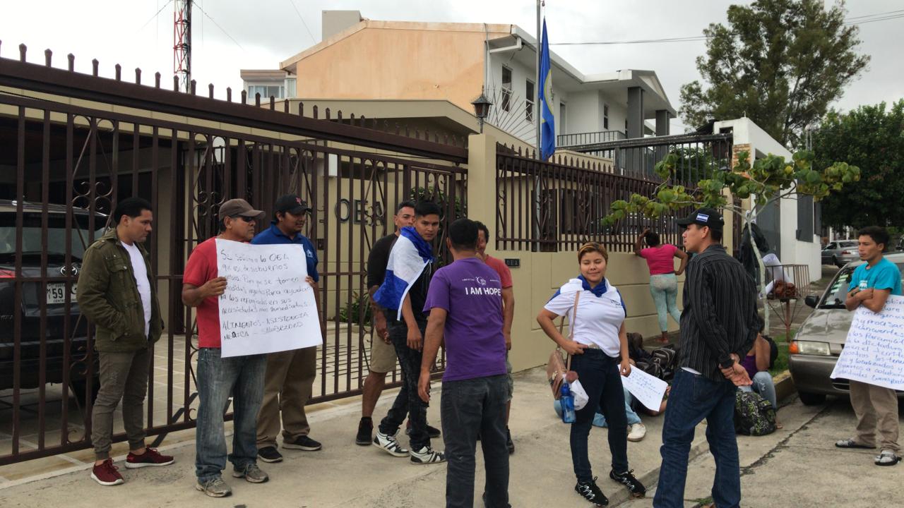 Nicas exiliados en Costa Rica inician huelga de hambre frente a embajada de la OEA