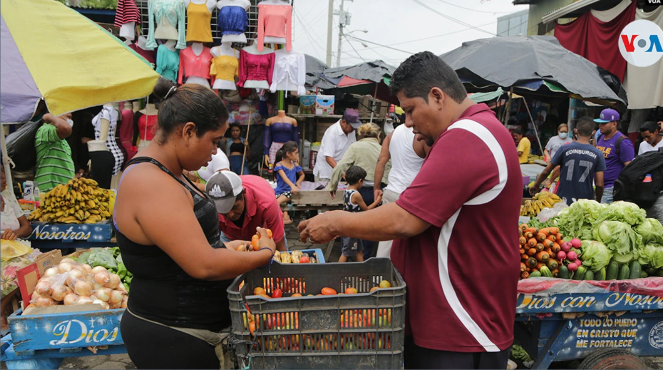 La crisis azota a los nicaragüenses: la canasta básica se dispara y aumenta cada mes