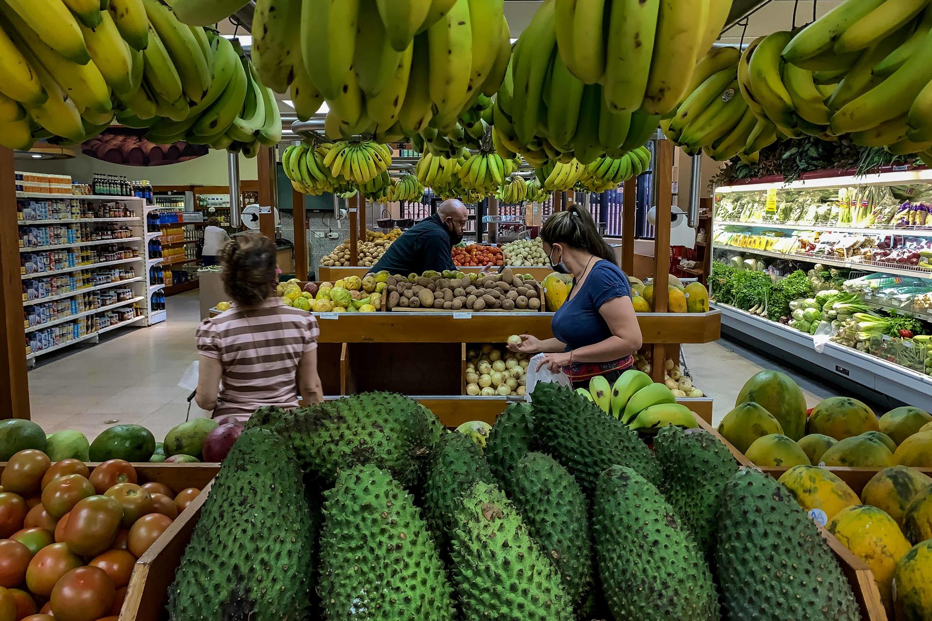 Una persona en Venezuela necesita 100 dólares al mes para gastos de alimentación, dice ONG