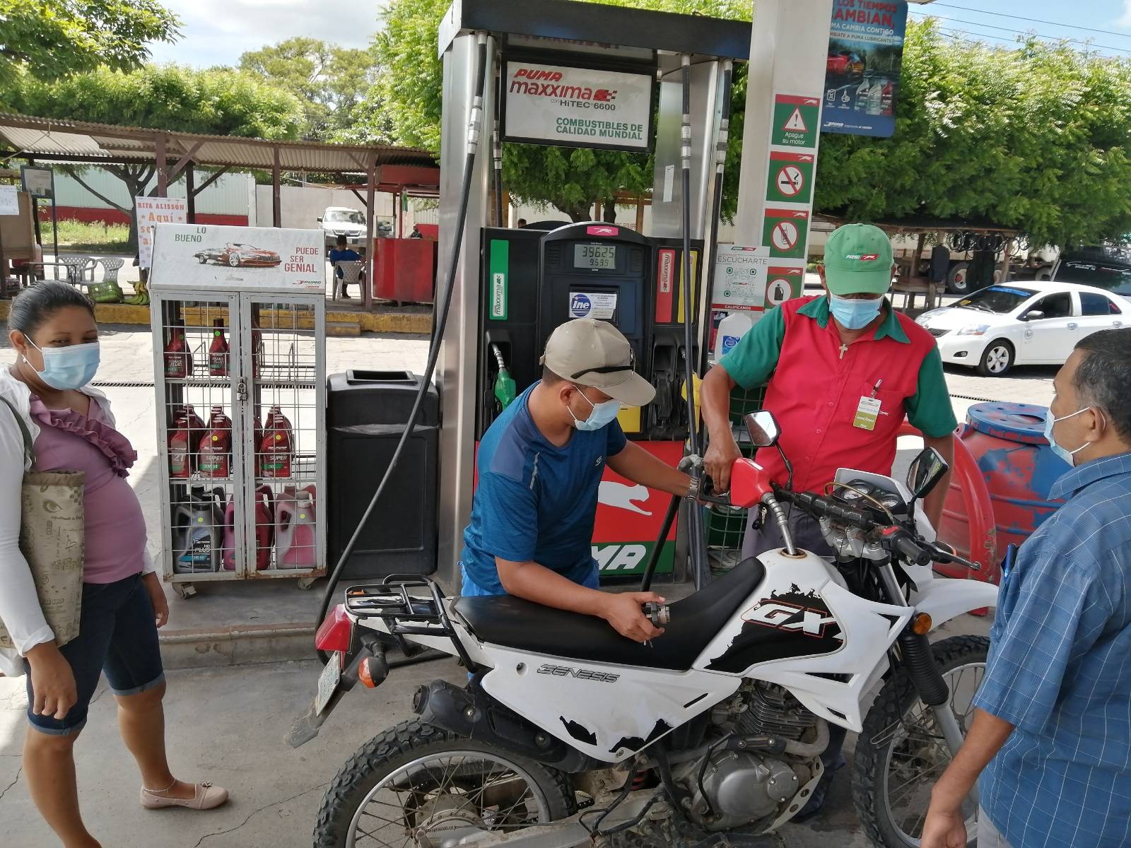 Una gasolinera de Rivas toma la iniciativa de exigir uso de mascarillas a sus clientes